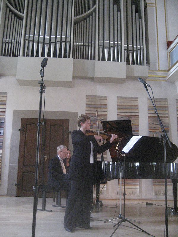 Julia Röntz, Violin and Wolfgang Müller-Steinbach, Piano.